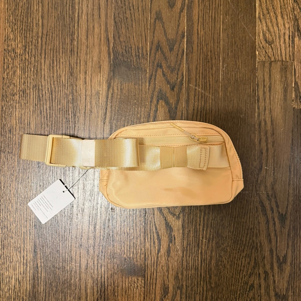 NWT Lululemon Tan Belt Bag - Picture 2 of 3